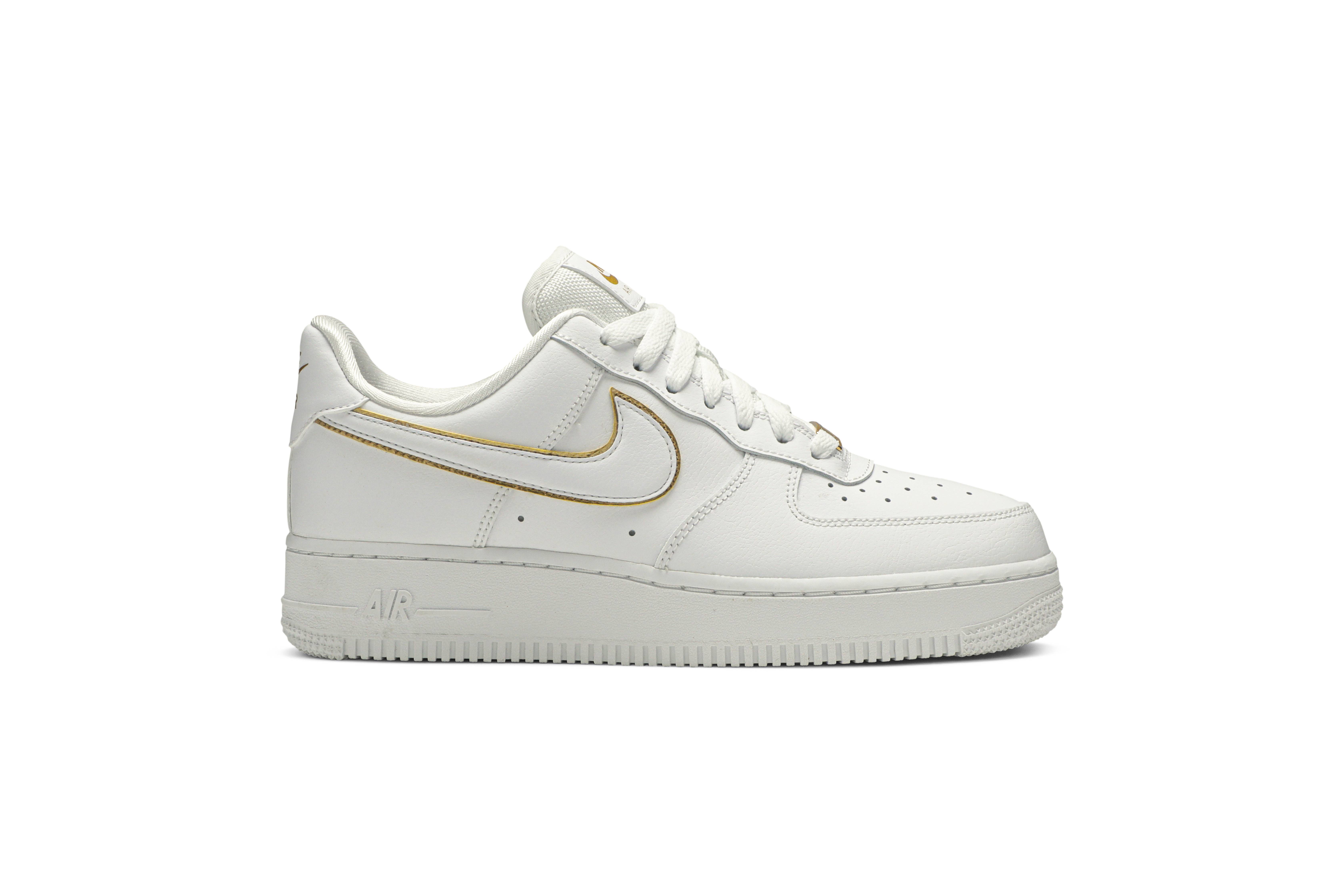 (Women) Nike Air Force 1 07 ESS ‚Metallic Gold‘
