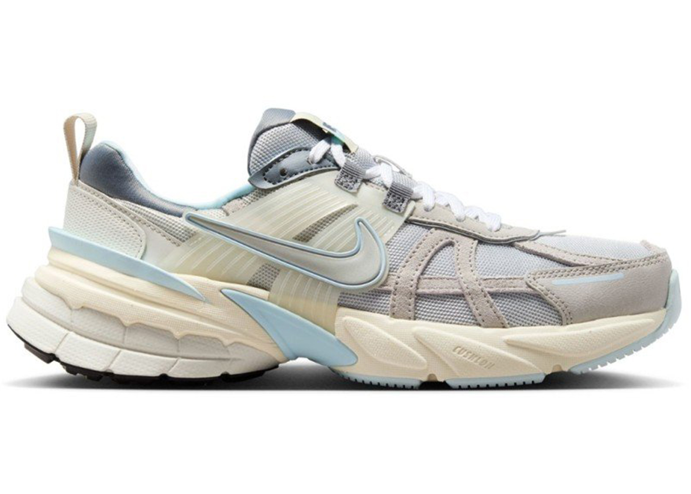 (Women) Nike V2K Run ‚Light Bone Iron Ore‘