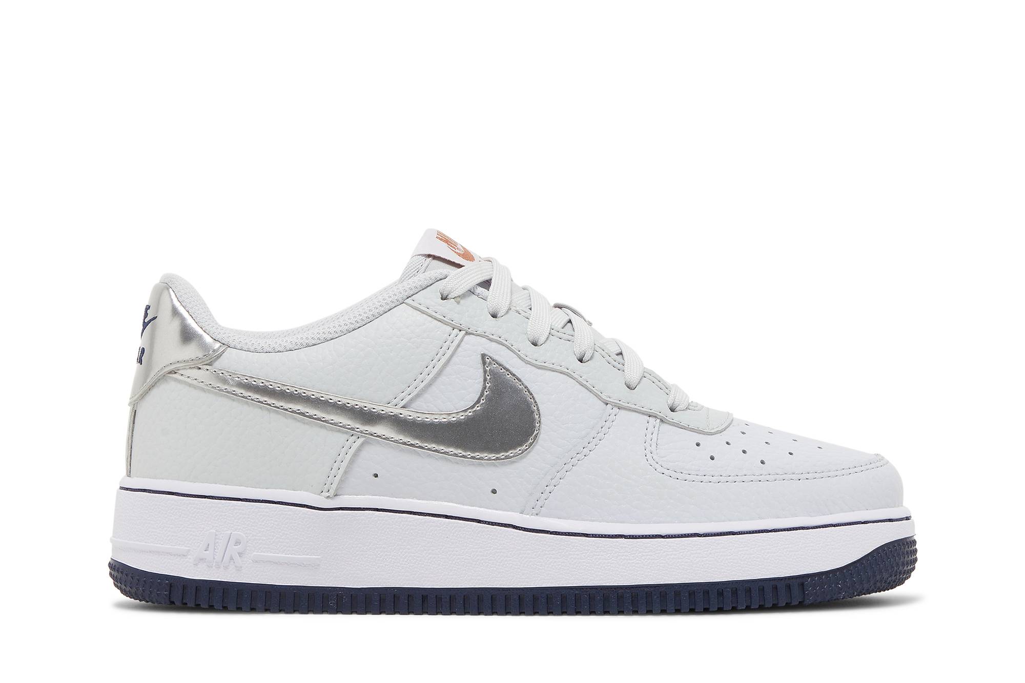 (Youth) Nike Air Force 1 ‚Pure Platinum Barely Grape‘