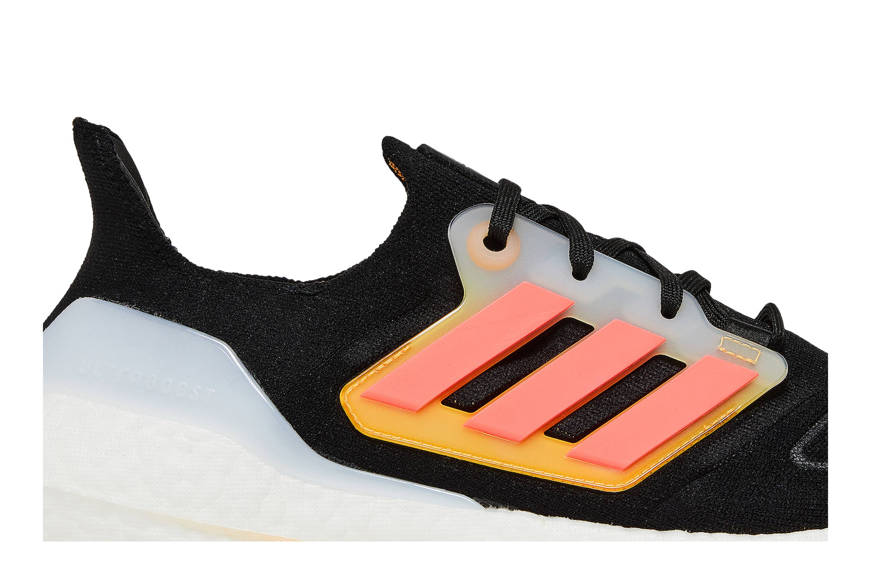 adidas UltraBoost 22 ‚Black Flash Orange‘