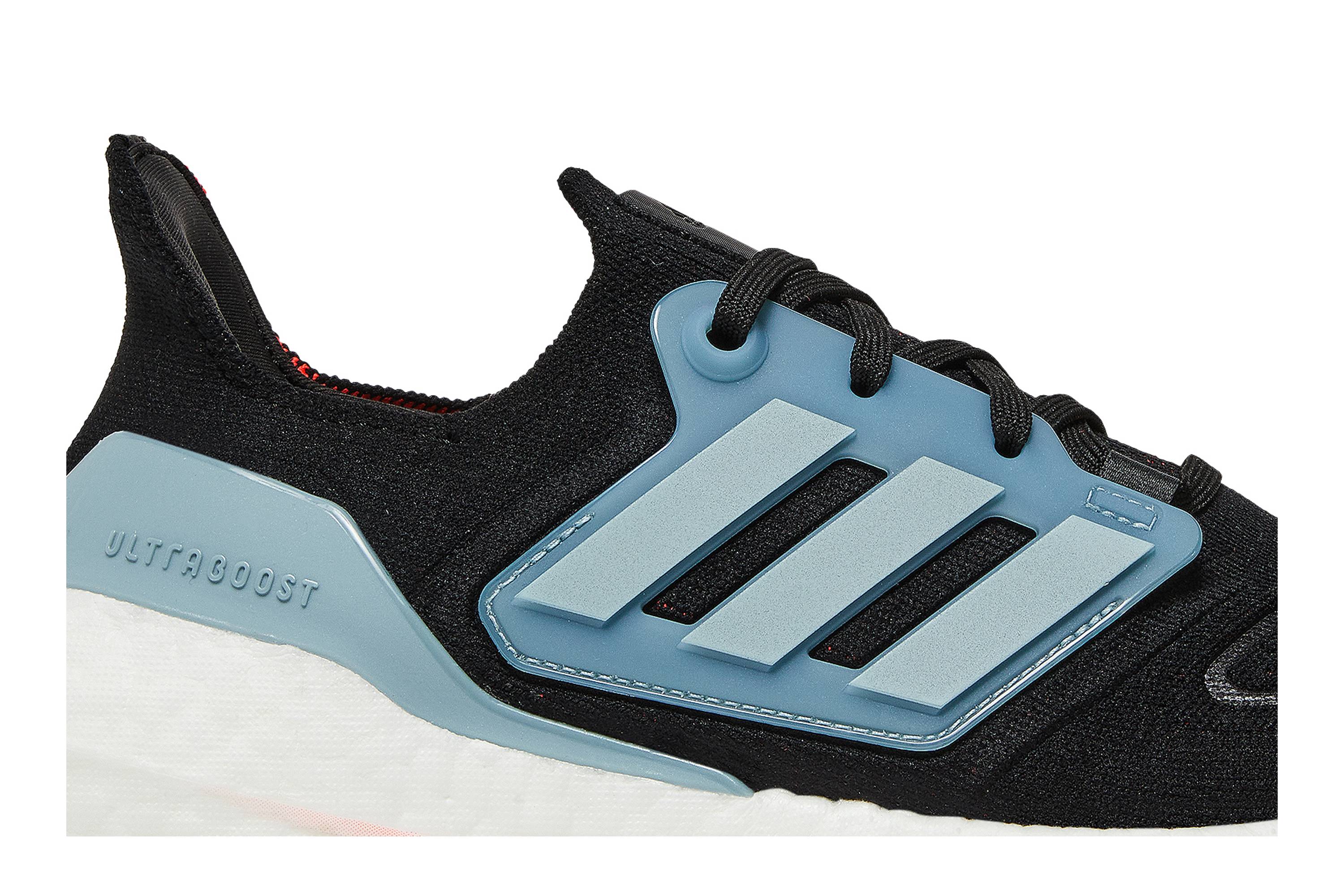 adidas UltraBoost 22 ‚Core Black Magic Grey‘