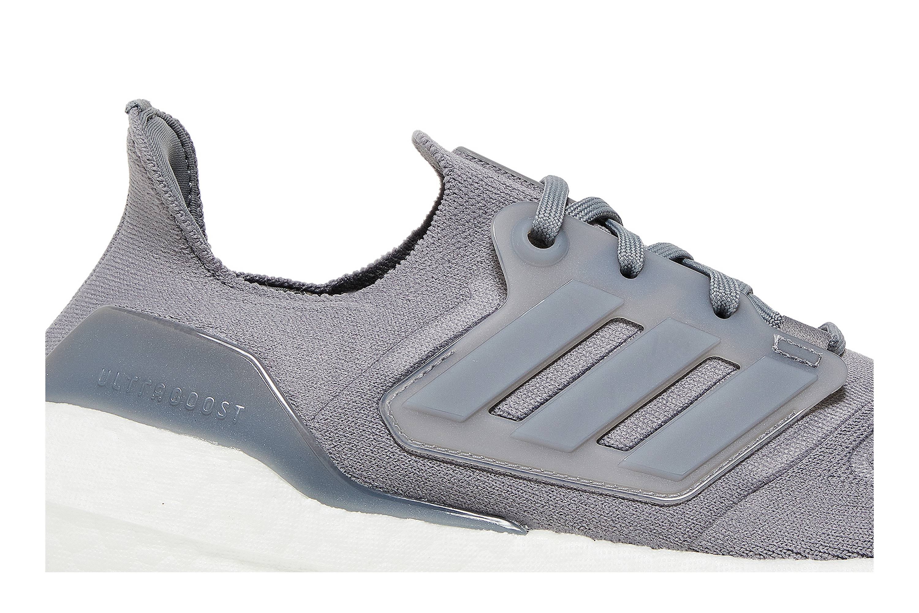 adidas UltraBoost 22 ‚Grey Three‘