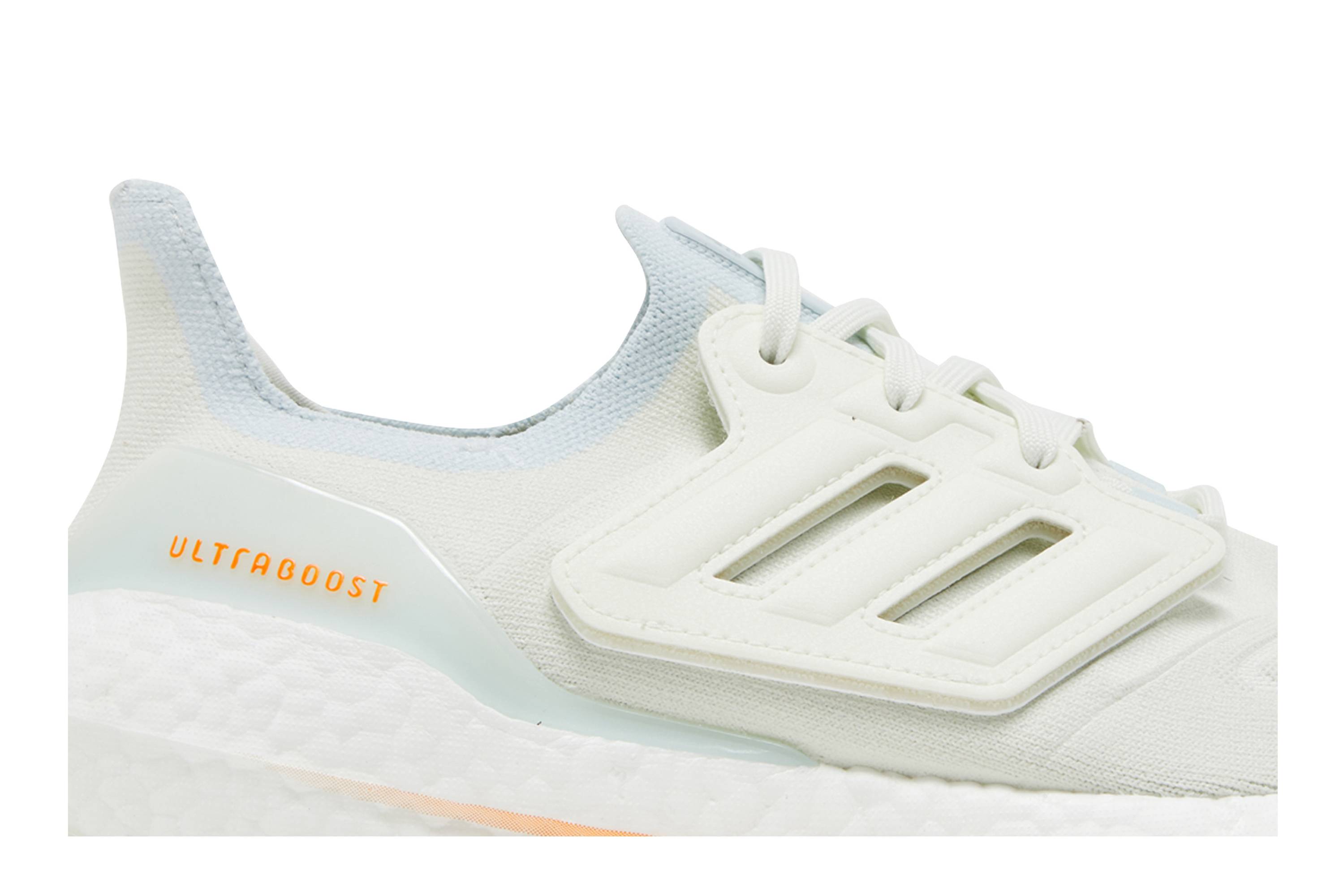 adidas UltraBoost 22 ‚White Blue Tint‘