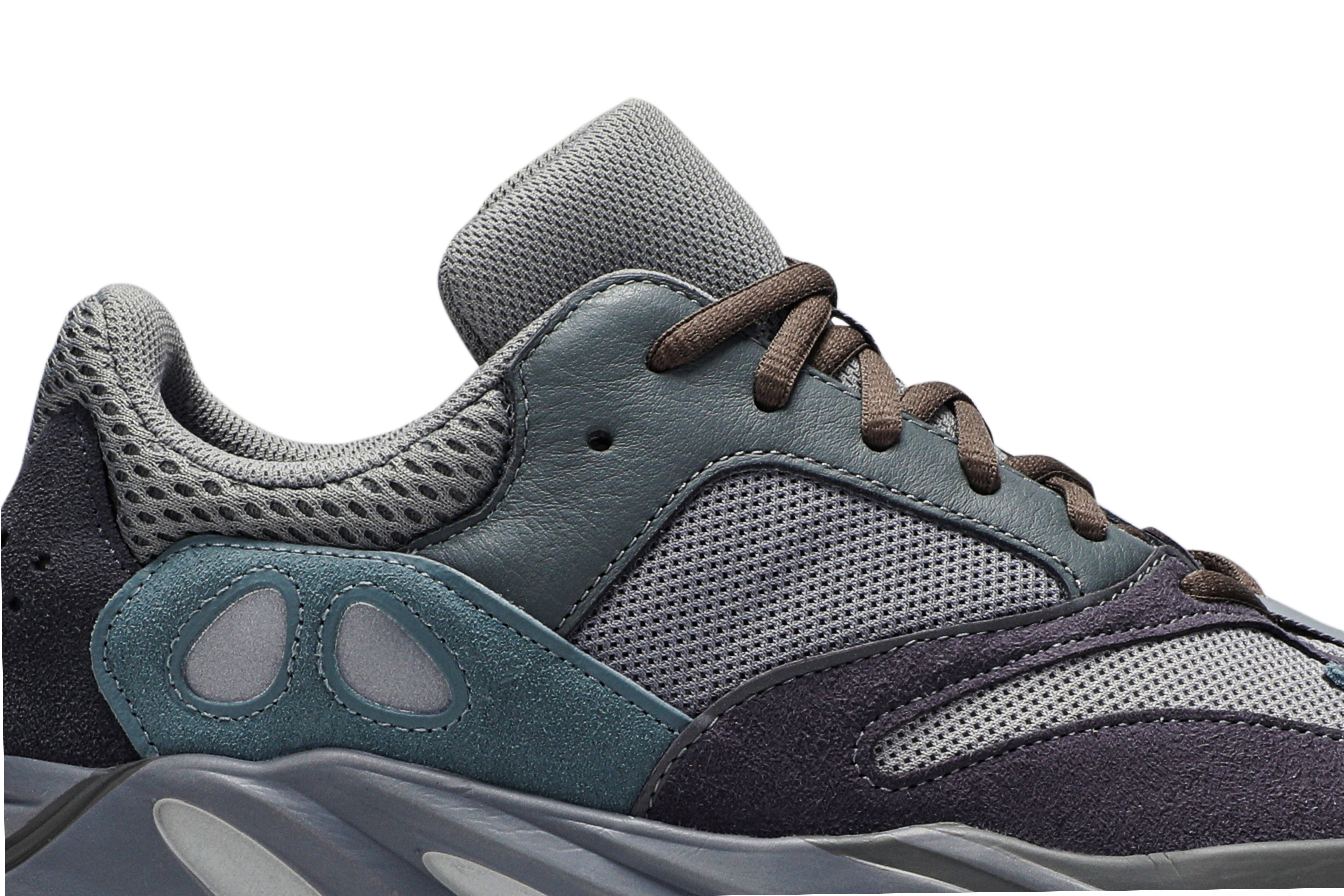 adidas Yeezy Boost 700 ‚Teal Blue‘