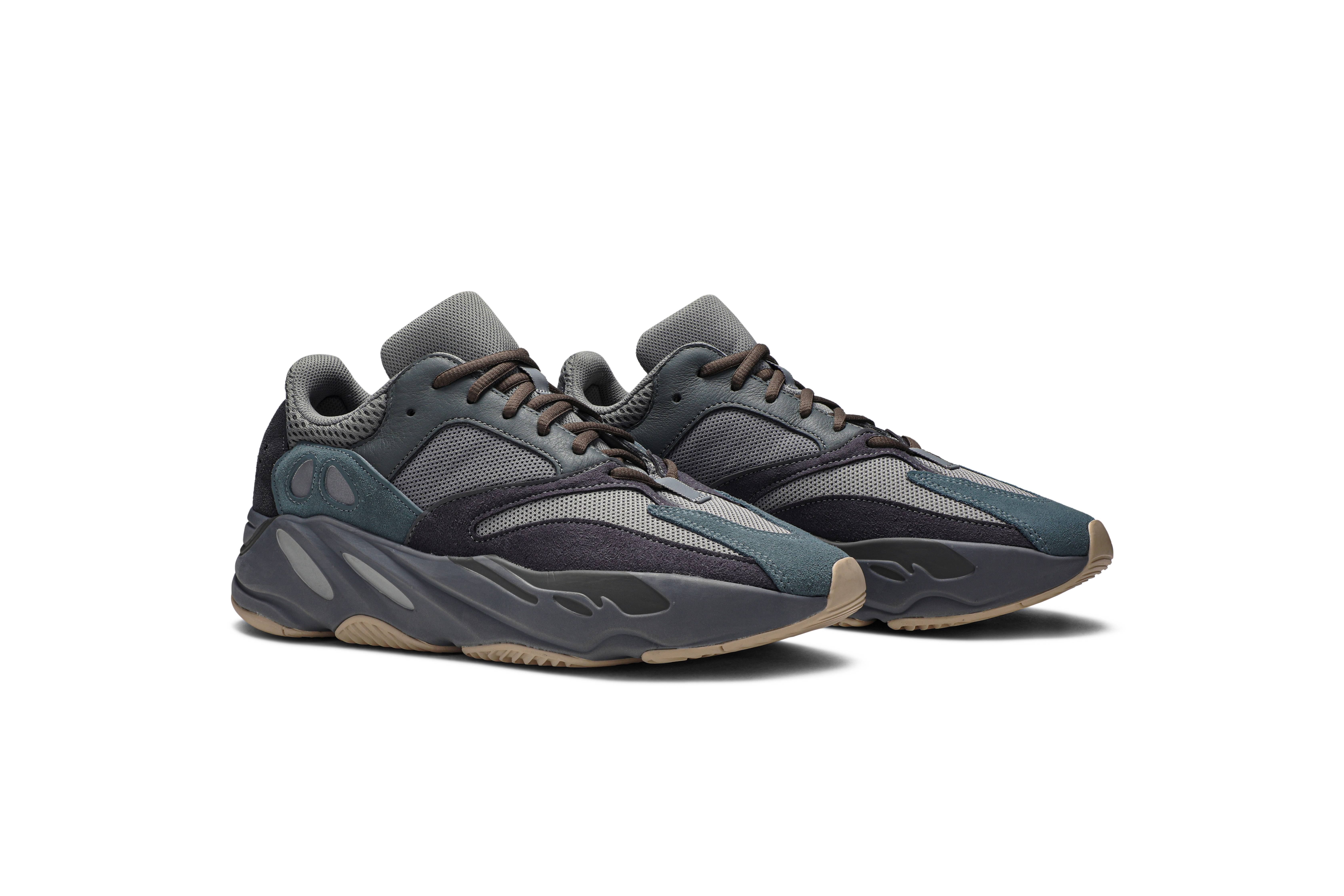 adidas Yeezy Boost 700 ‚Teal Blue‘