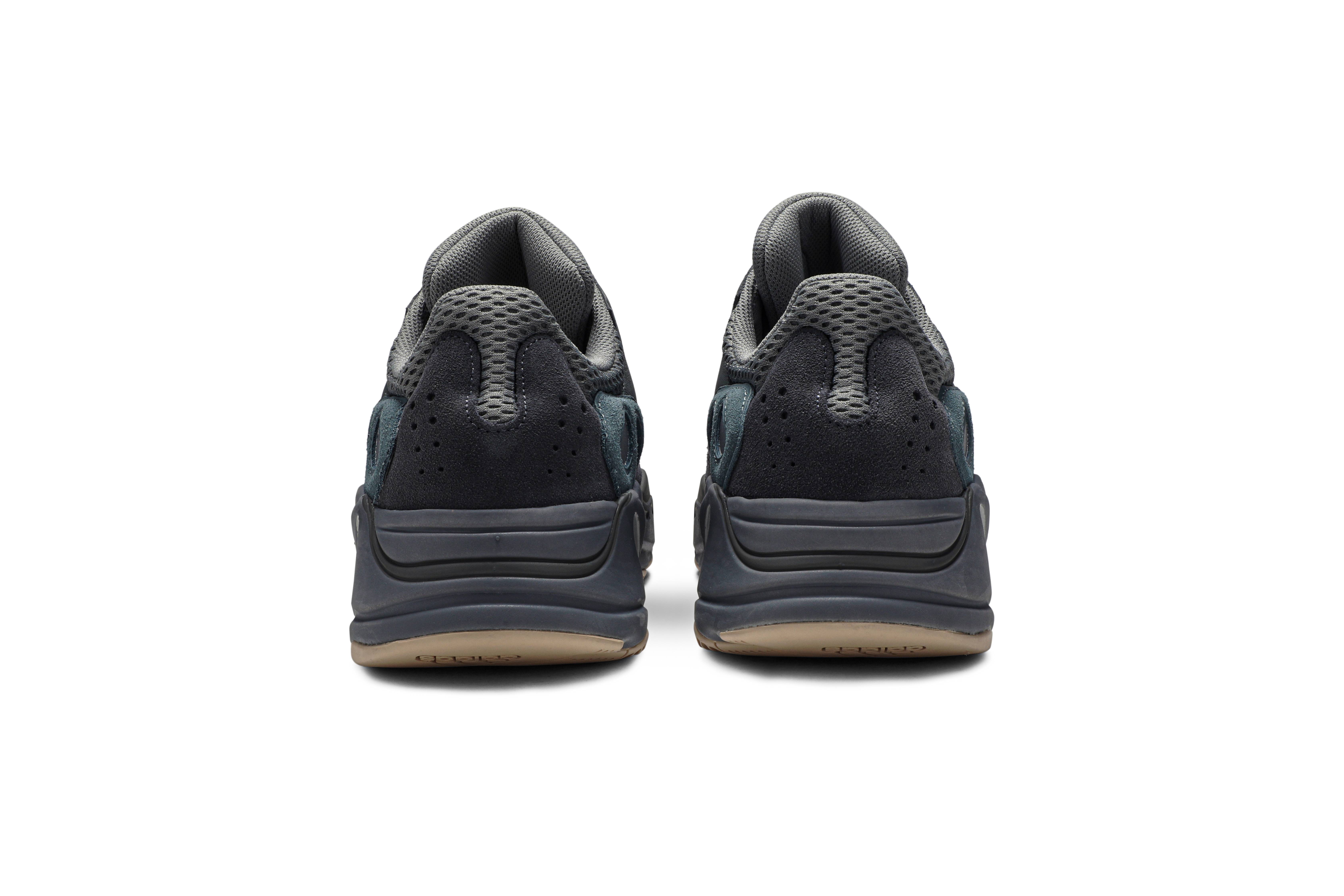 adidas Yeezy Boost 700 ‚Teal Blue‘