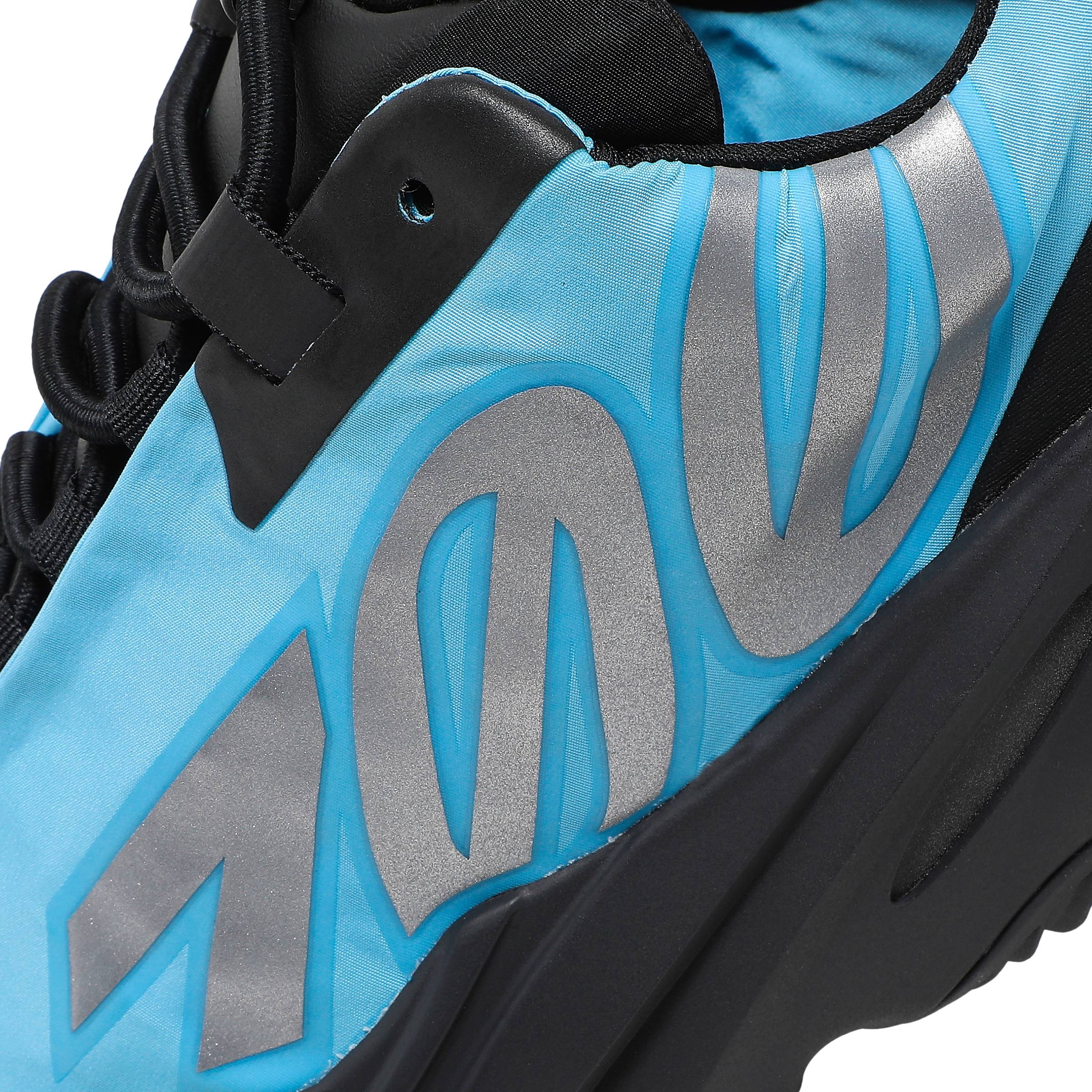 adidas Yeezy Boost 700 MNVM ‚Bright Cyan‘