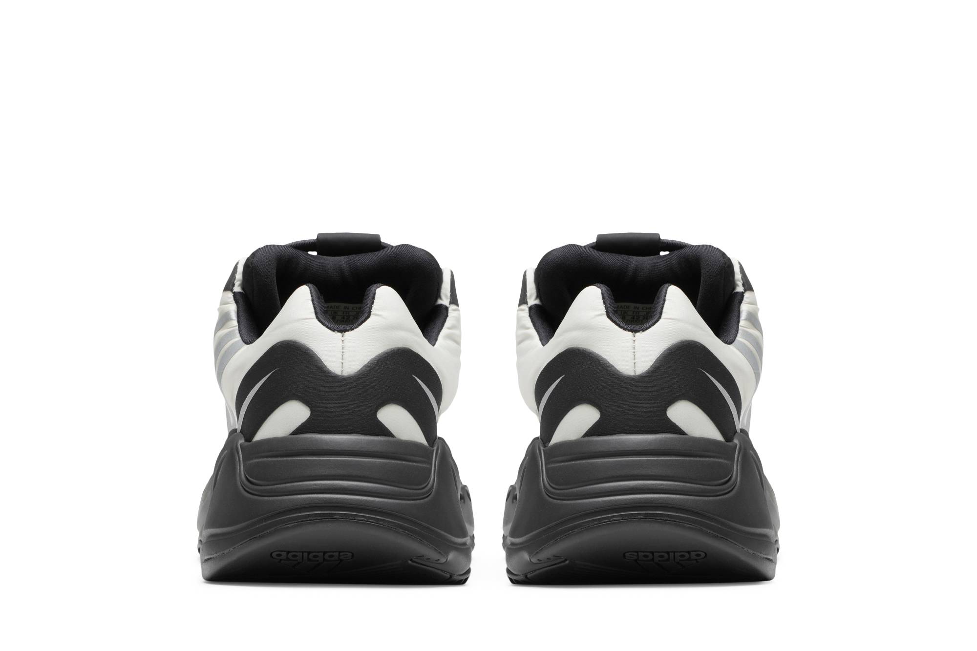 adidas Yeezy Boost 700 MNVN ‚Bone‘
