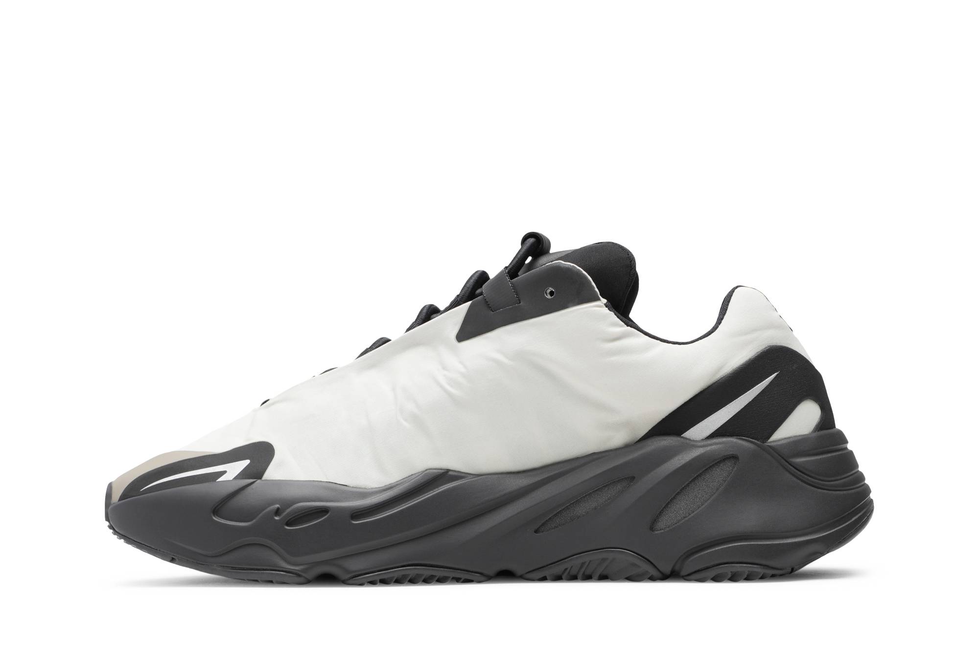 adidas Yeezy Boost 700 MNVN ‚Bone‘