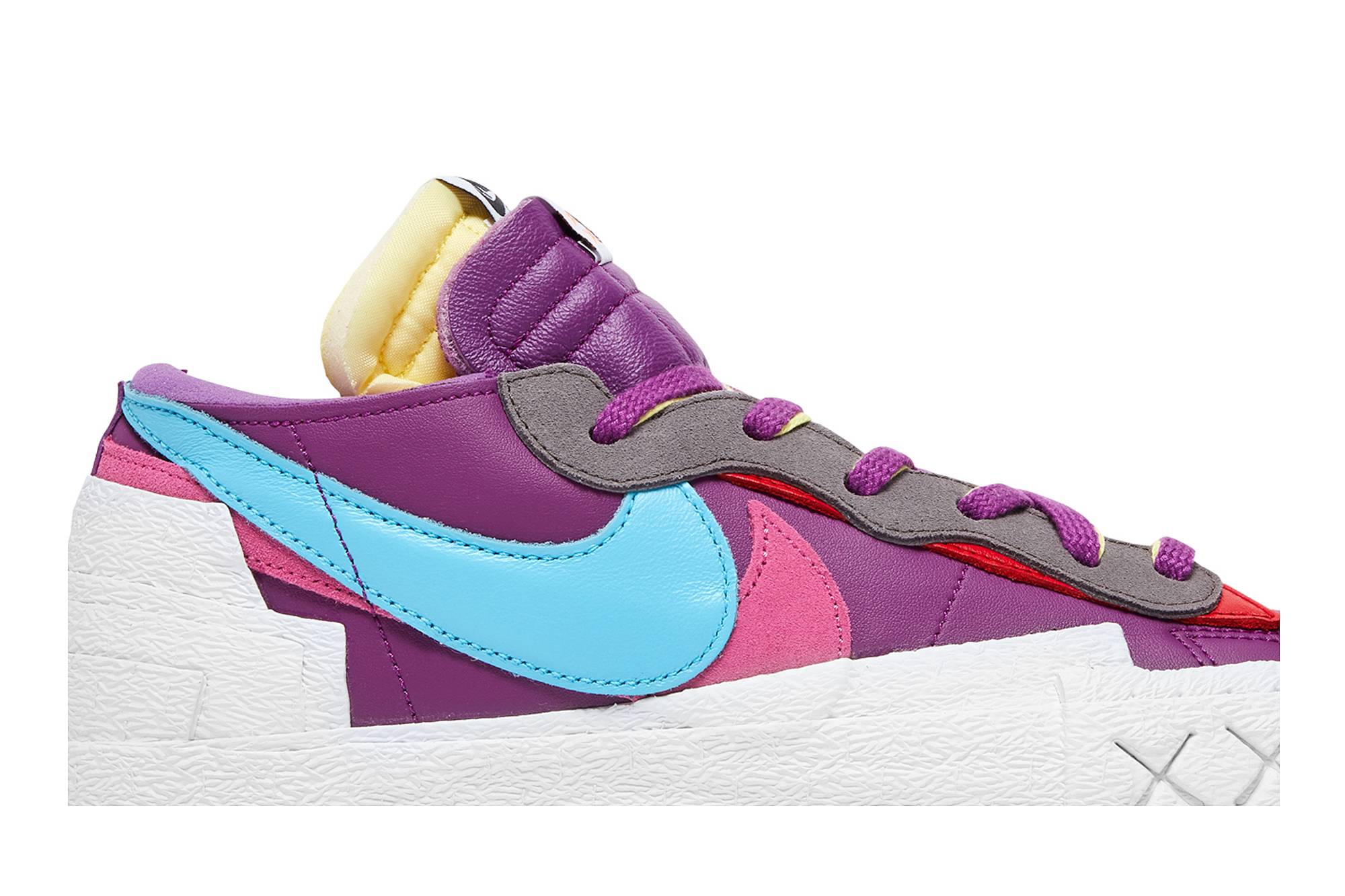 KAWS x sacai x Nike Blazer Low ‚Purple Dusk‘