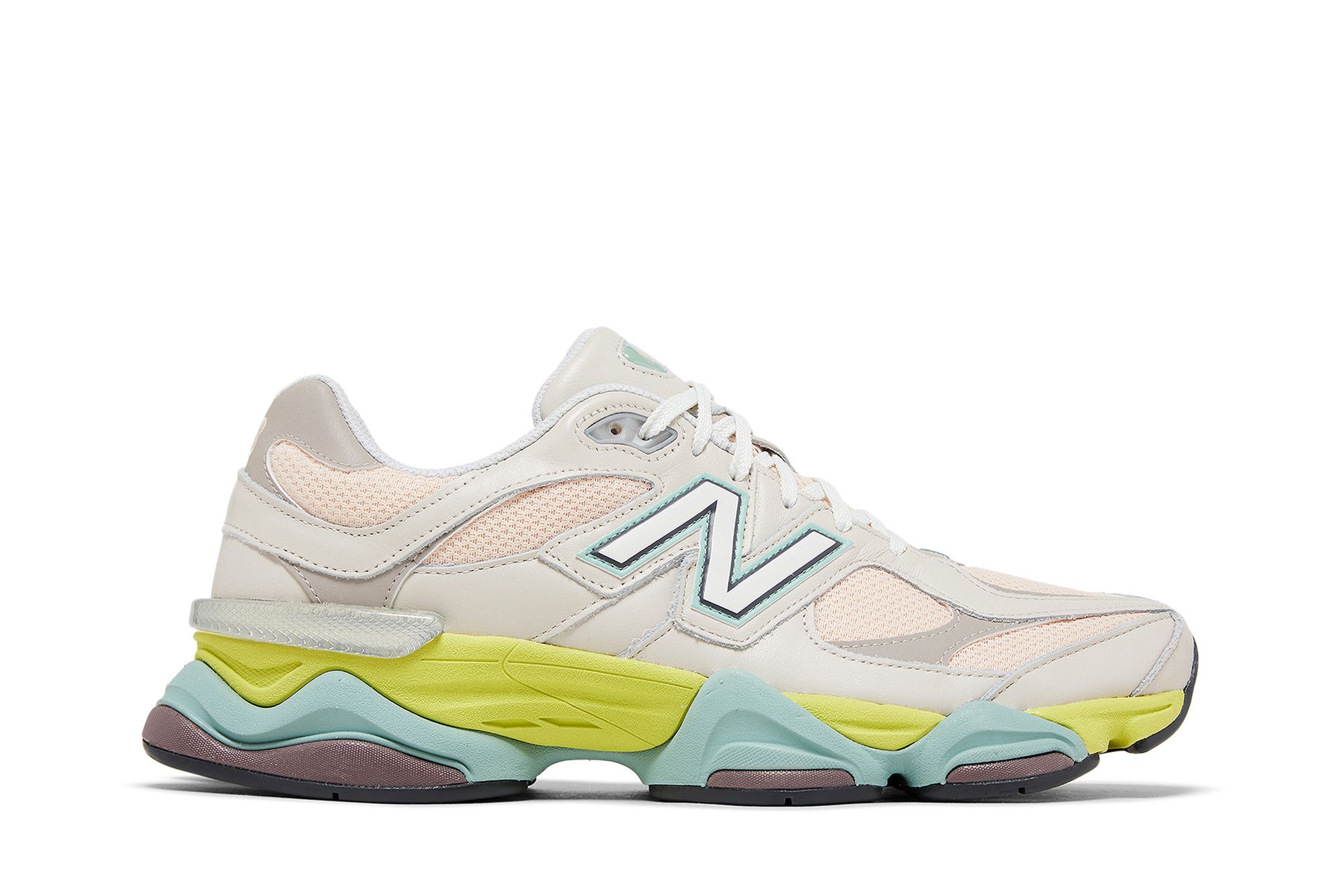 New Balance 9060 ‚Moonbeam Vintage Rose‘