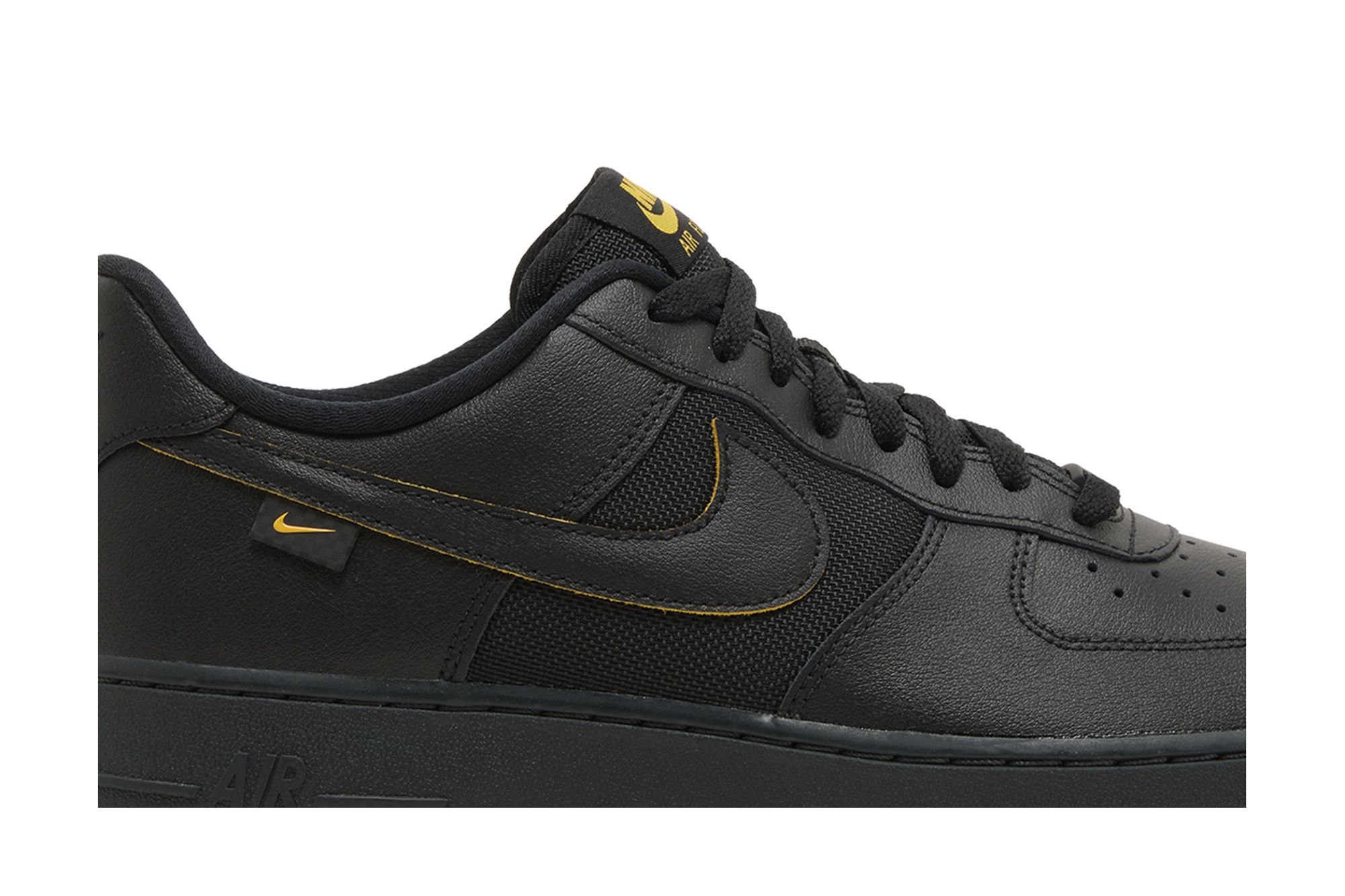 Nike Air Force 1 ’07 ‚Black University Gold‘