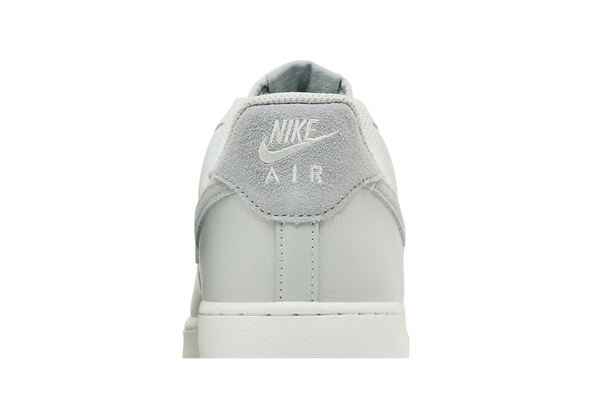 Nike Air Force 1 ’07 LV8 ‚Light Silver Pumice‘