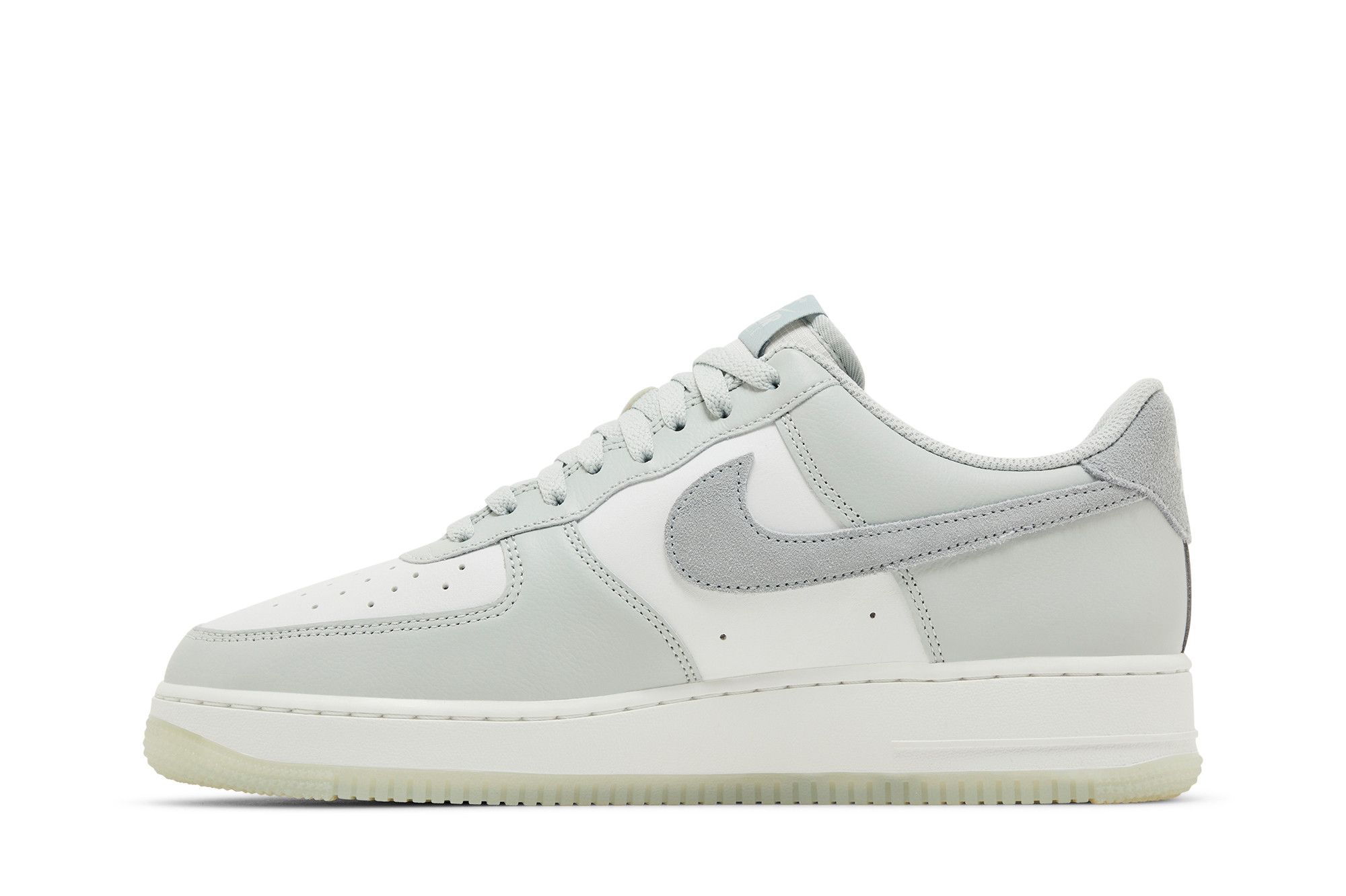 Nike Air Force 1 ’07 LV8 ‚Light Silver Pumice‘