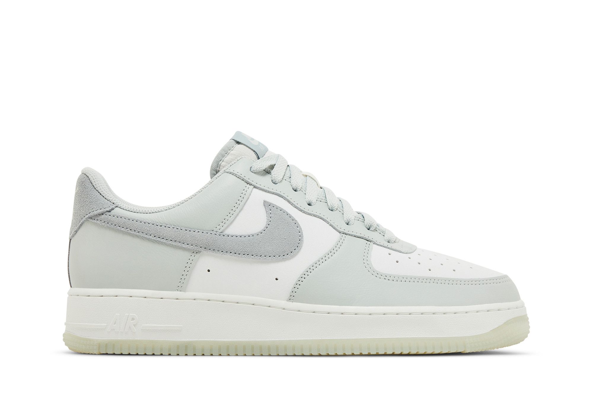 Nike Air Force 1 ’07 LV8 ‚Light Silver Pumice‘