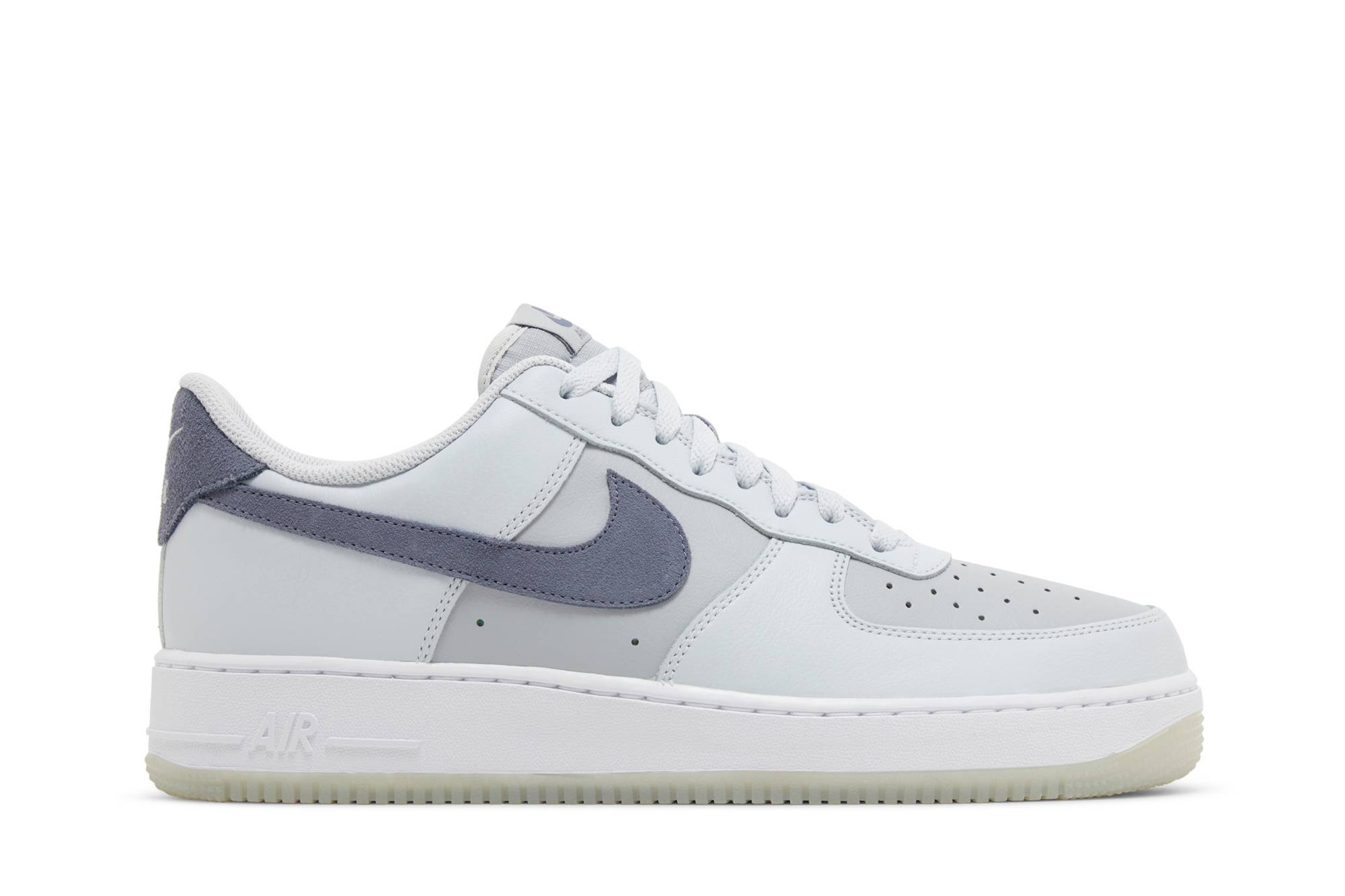 Nike Air Force 1 ’07 LV8 ‚Pure Platinum Light Carbon‘