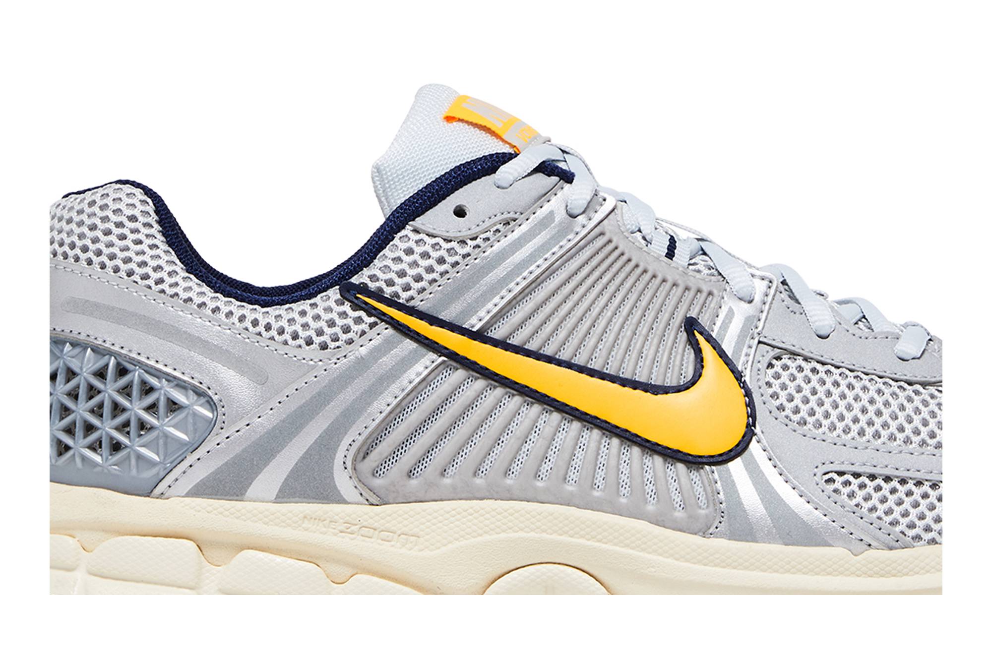 Nike Air Zoom Vomero 5 ‚Platinum Laser Orange‘