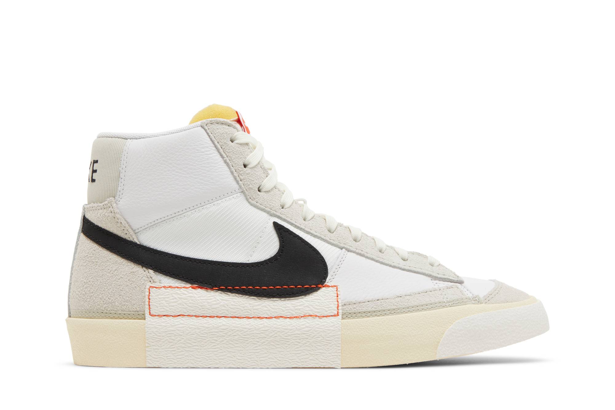 Nike Blazer Mid ’77 Pro Club ‚Remastered - Light Bone Black‘