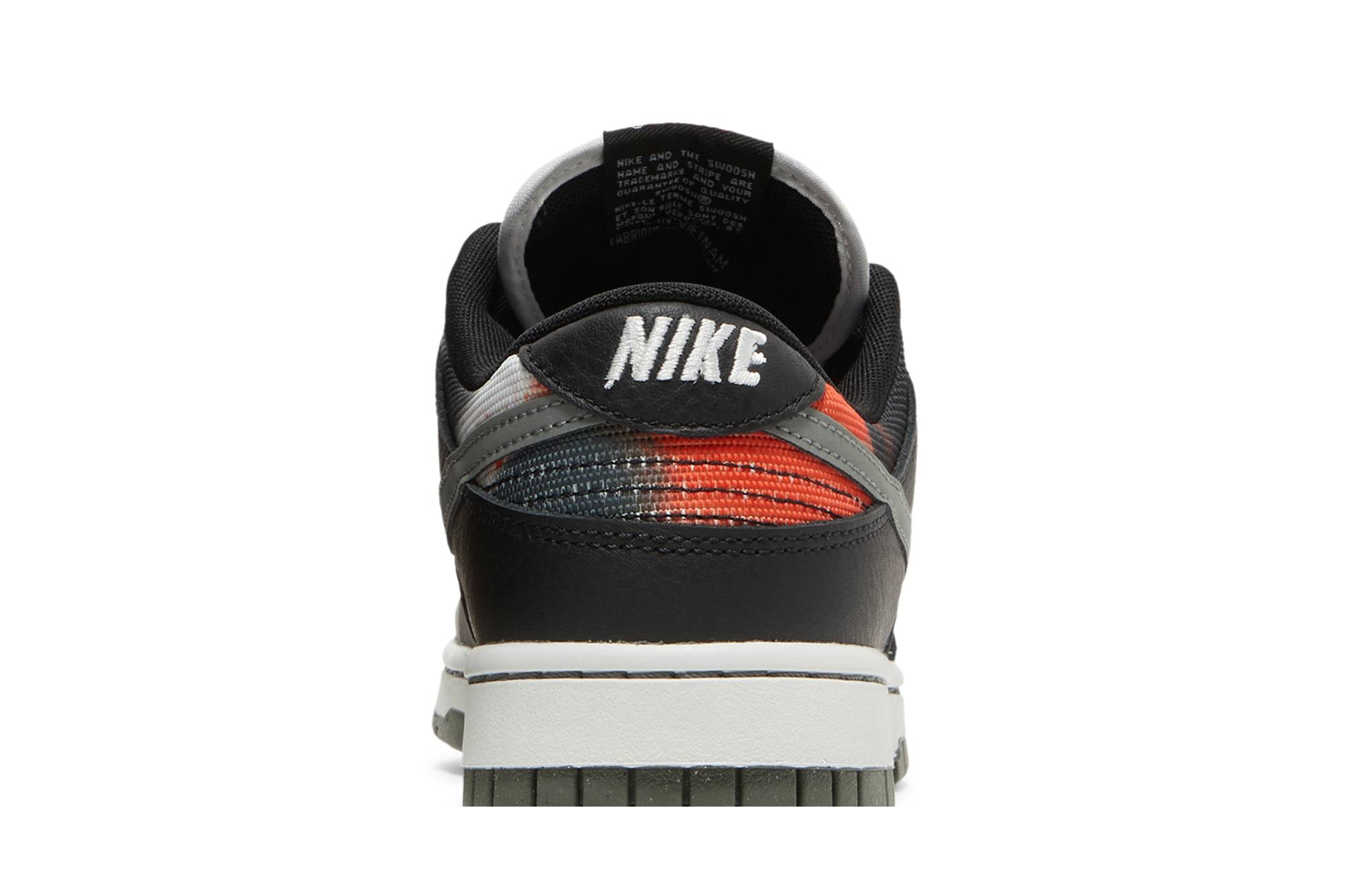 Nike Dunk Low ‚Graffiti - Red‘