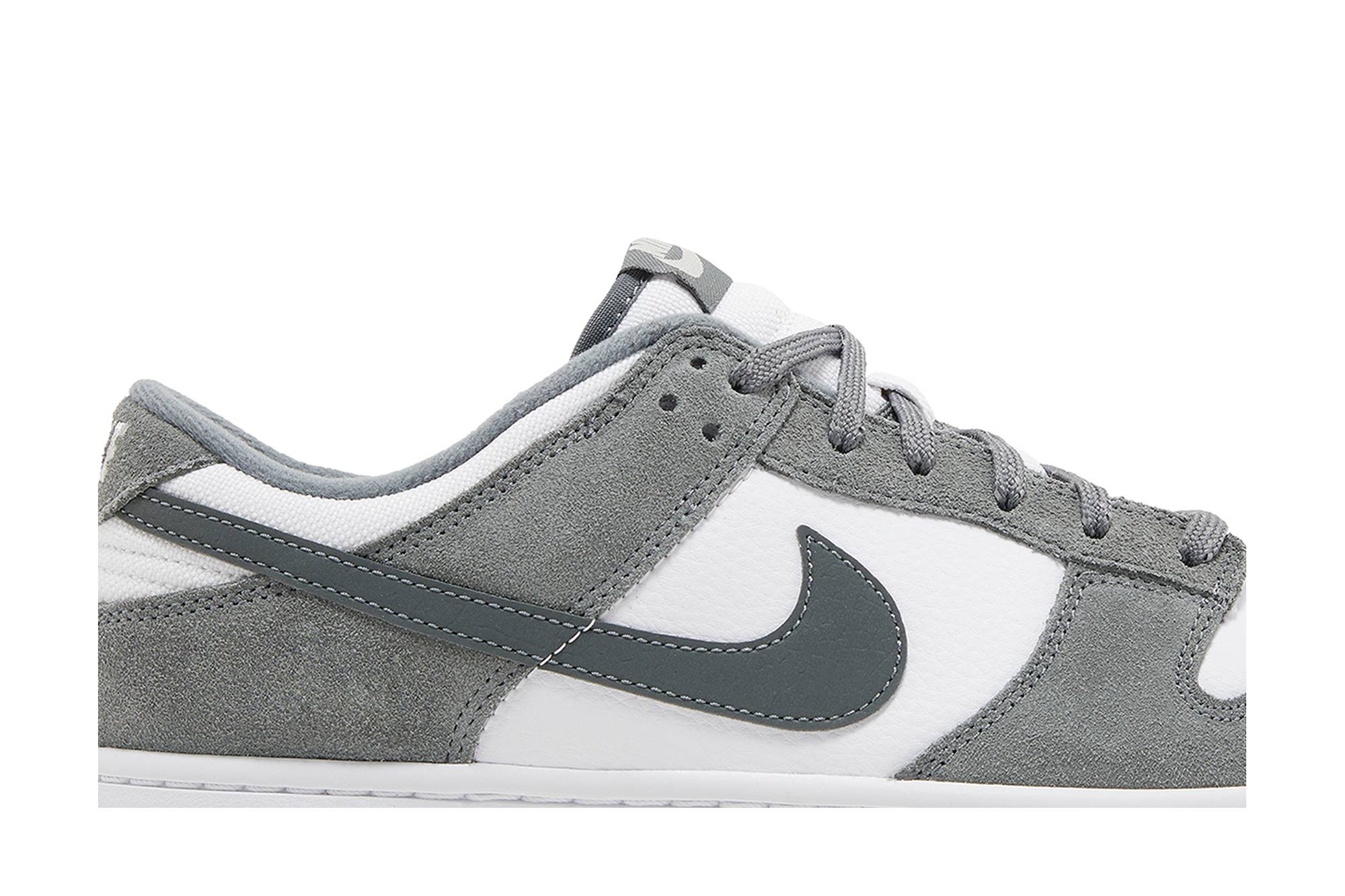 Nike Dunk Low ‚Smoke Grey Gum‘