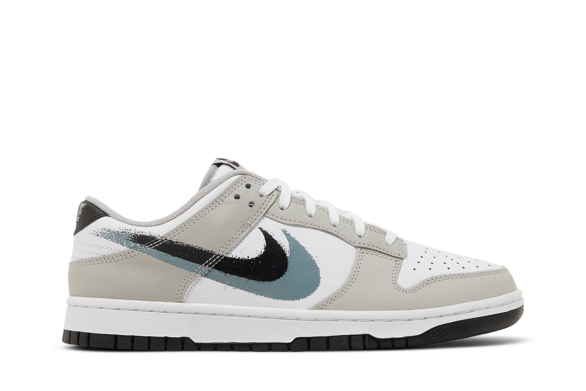 Nike Dunk Low ‚Stencil Swoosh‘