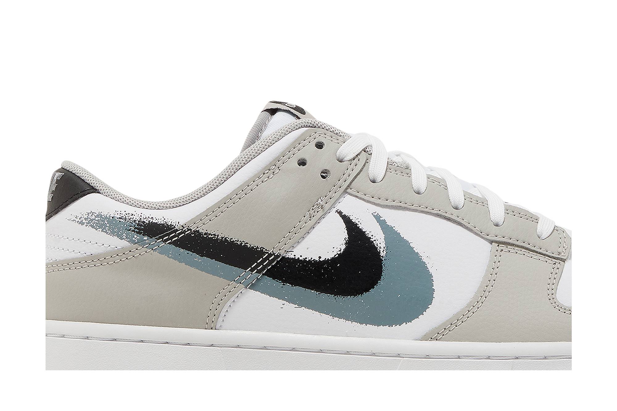 Nike Dunk Low ‚Stencil Swoosh‘