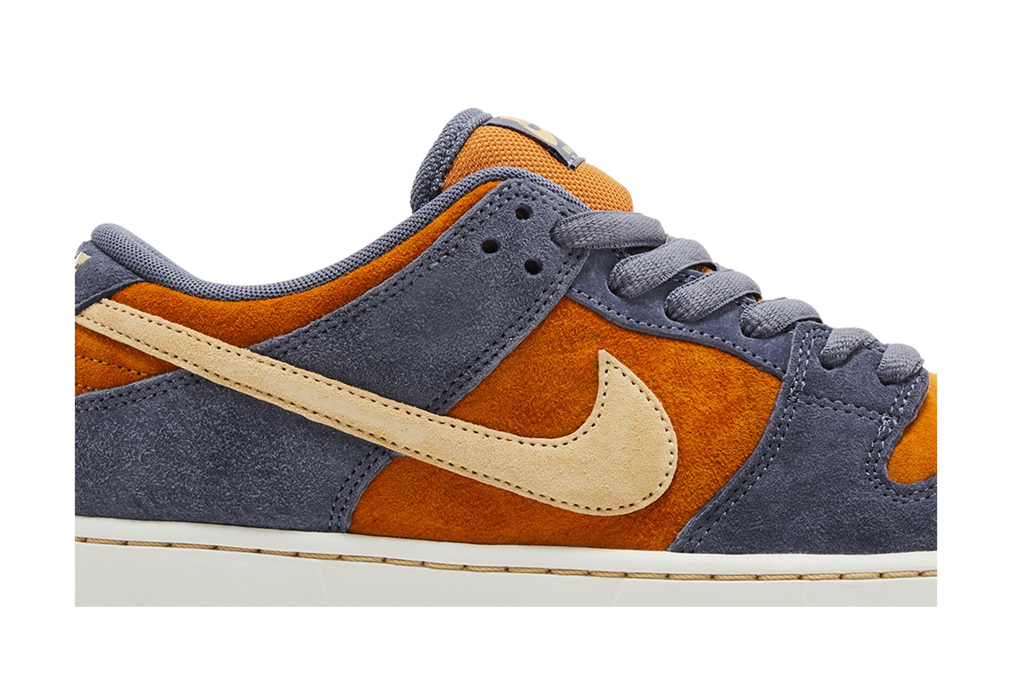 Nike Dunk Low SB ‚Light Carbon Monarch‘