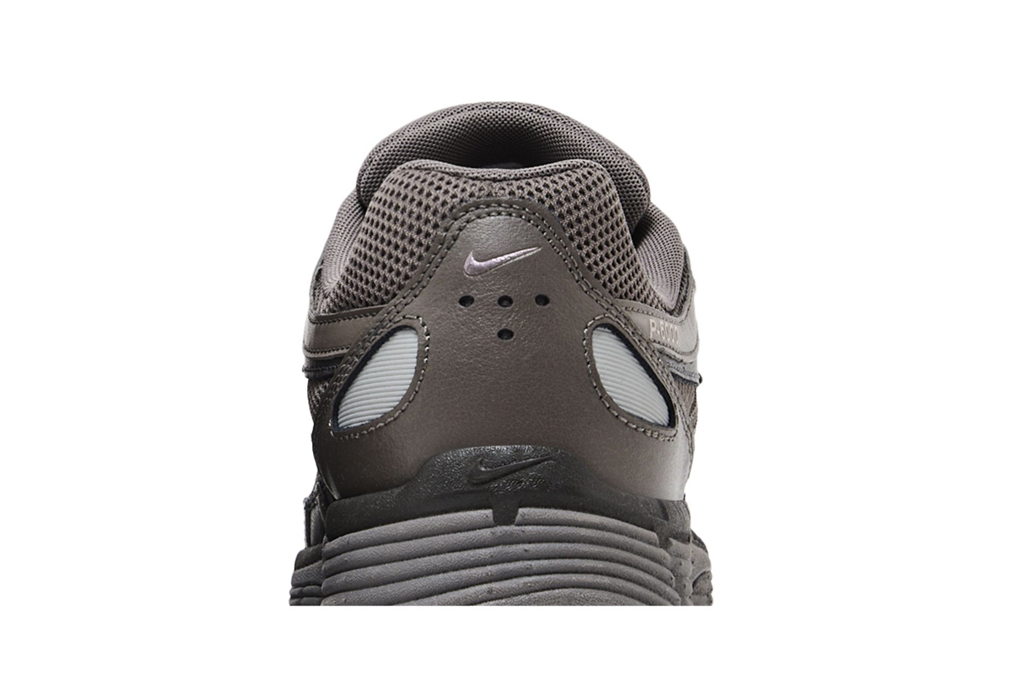 Nike P-6000 ‚Cave Stone Metallic Silver‘