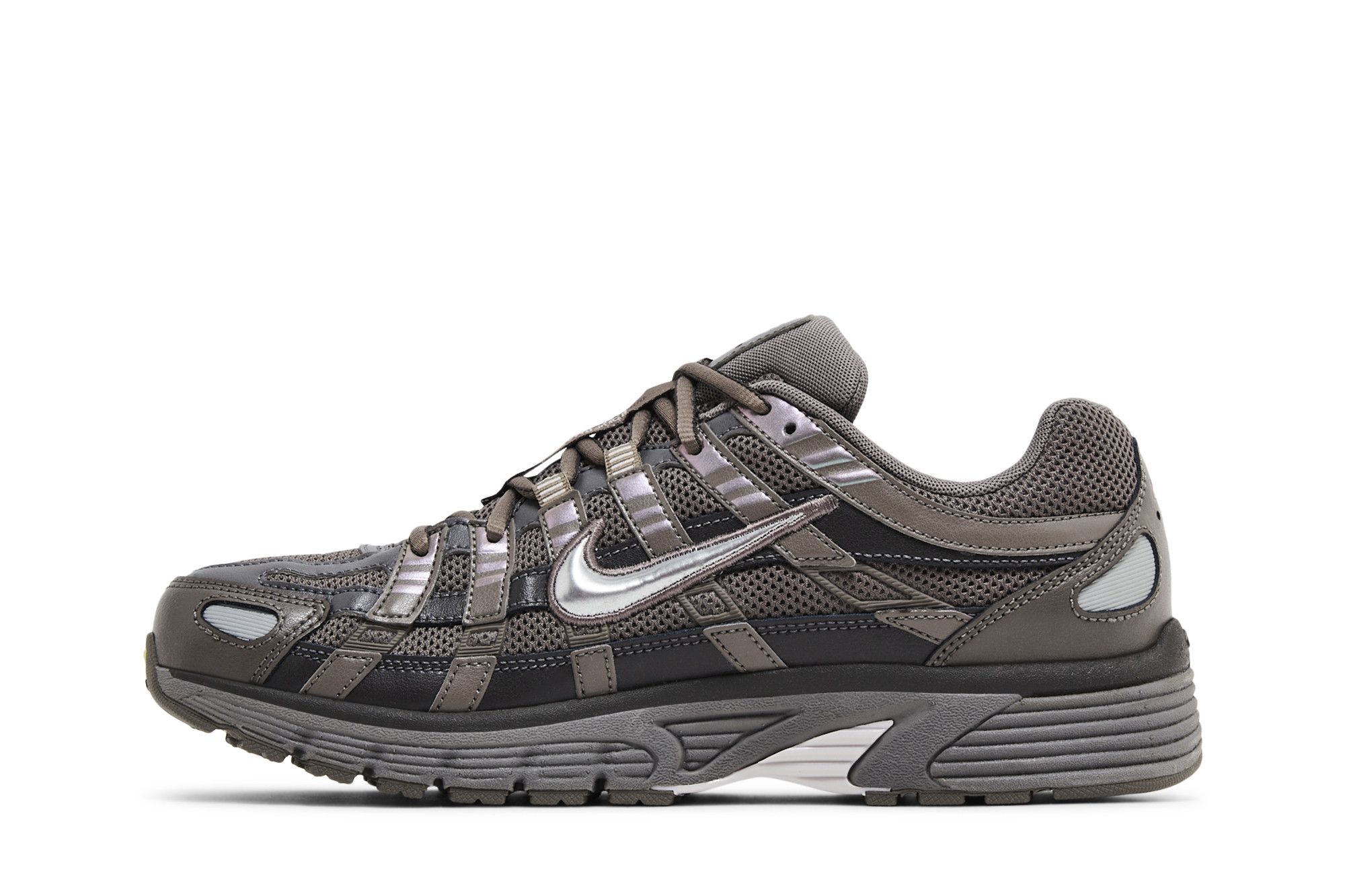 Nike P-6000 ‚Cave Stone Metallic Silver‘