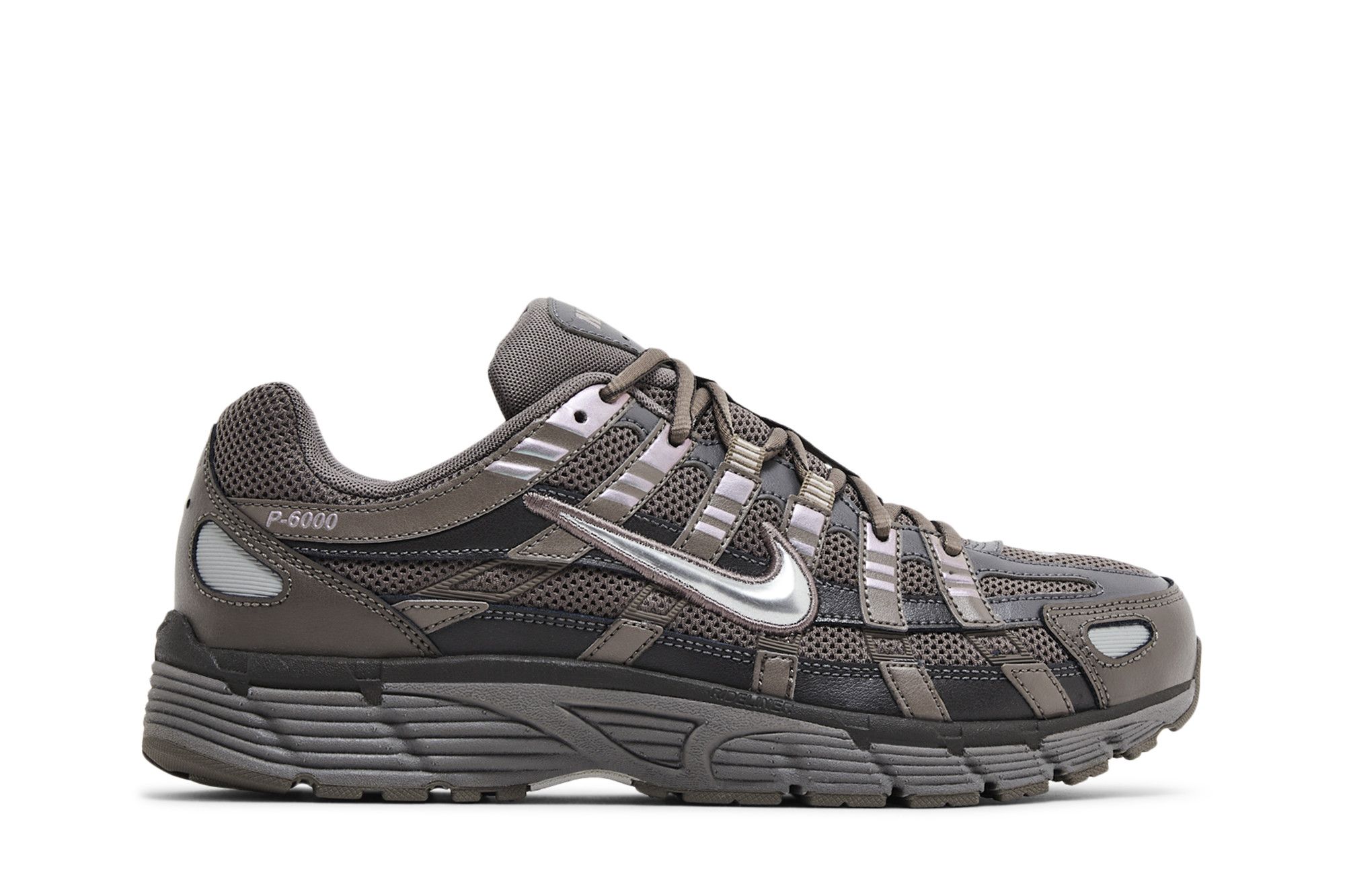Nike P-6000 ‚Cave Stone Metallic Silver‘
