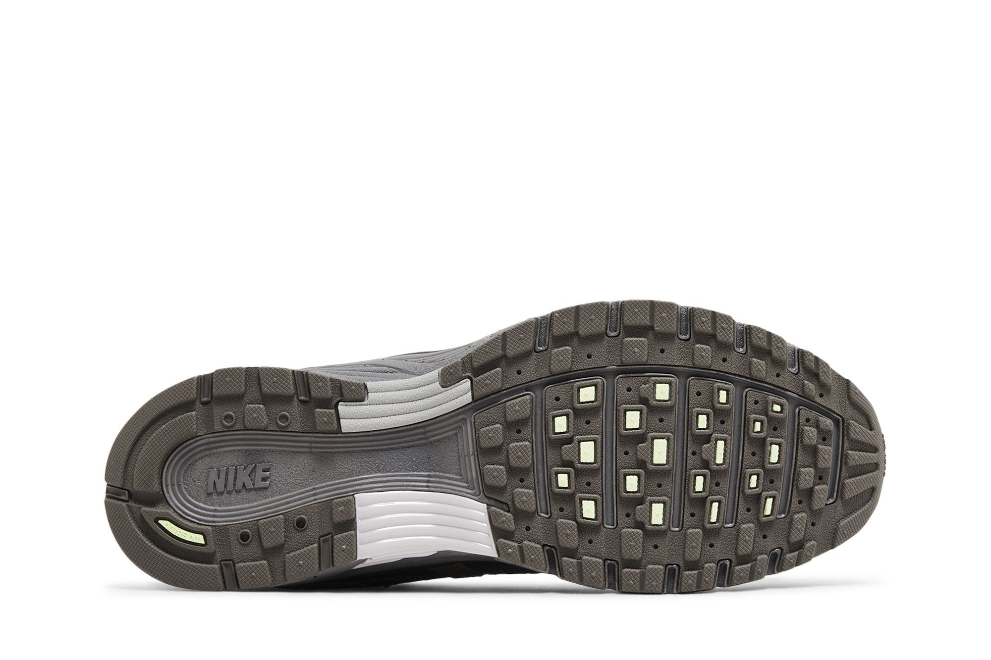 Nike P-6000 ‚Cave Stone Metallic Silver‘