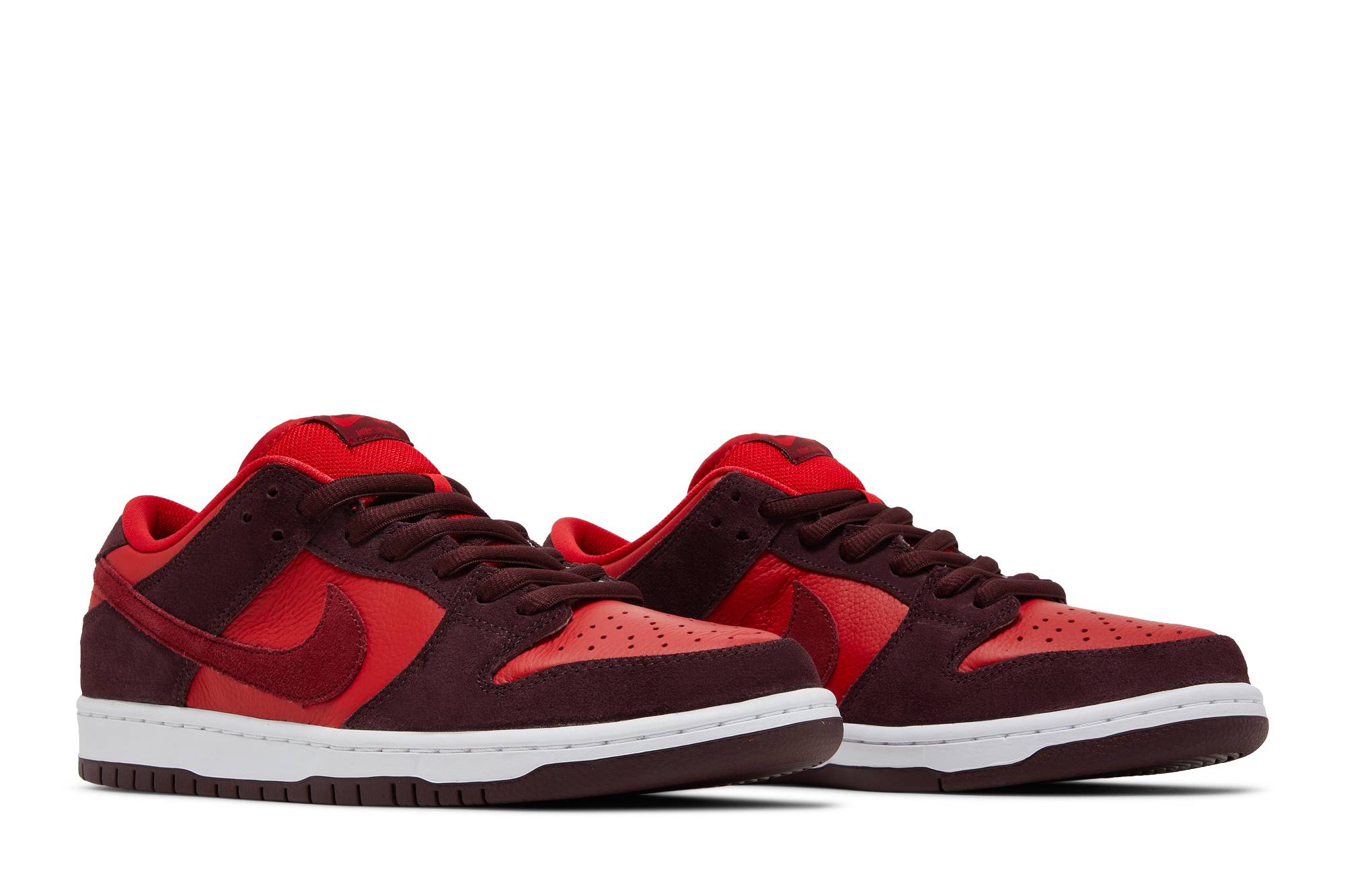 Nike SB Dunk Low ‚Cherry‘