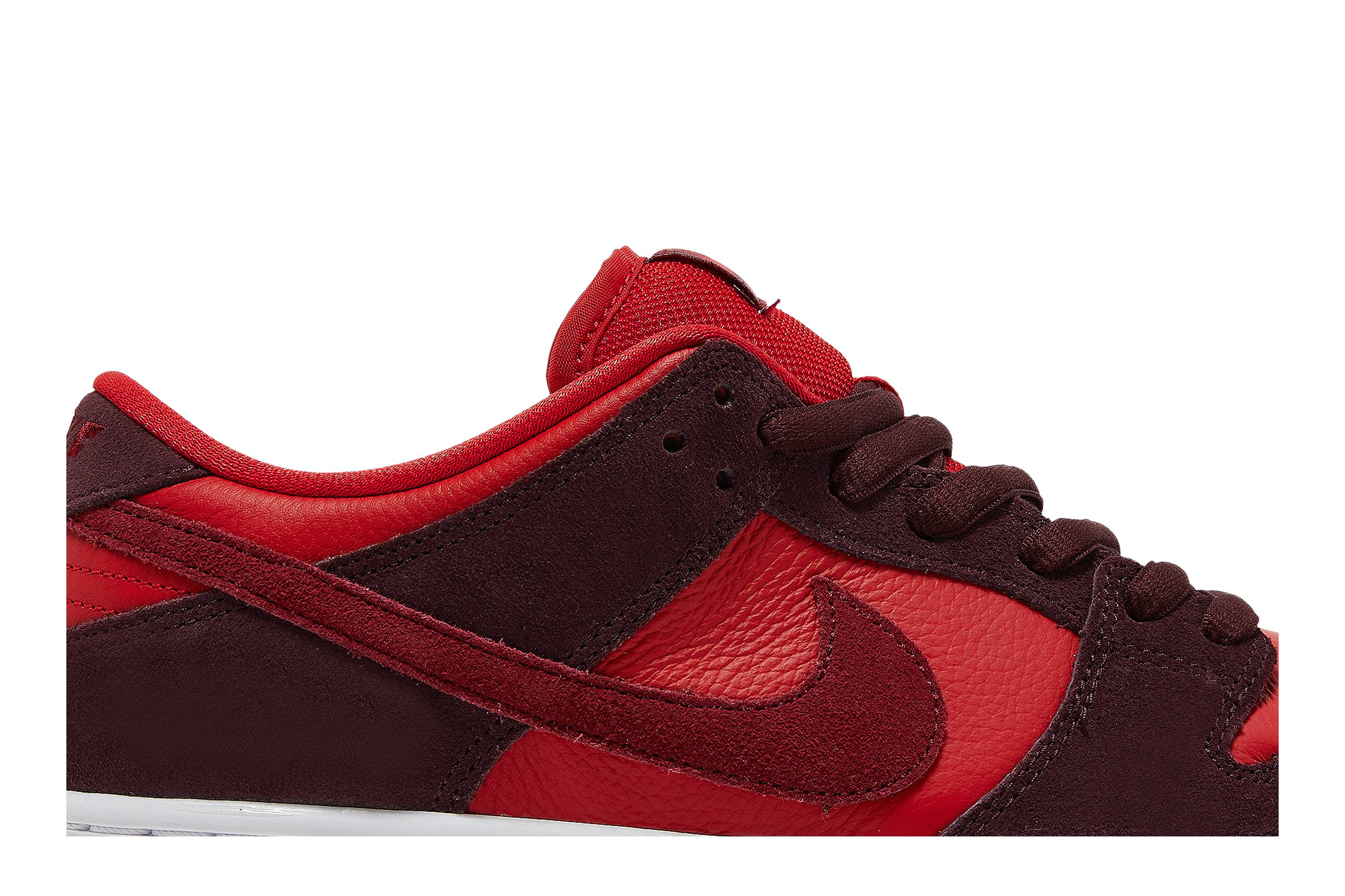Nike SB Dunk Low ‚Cherry‘