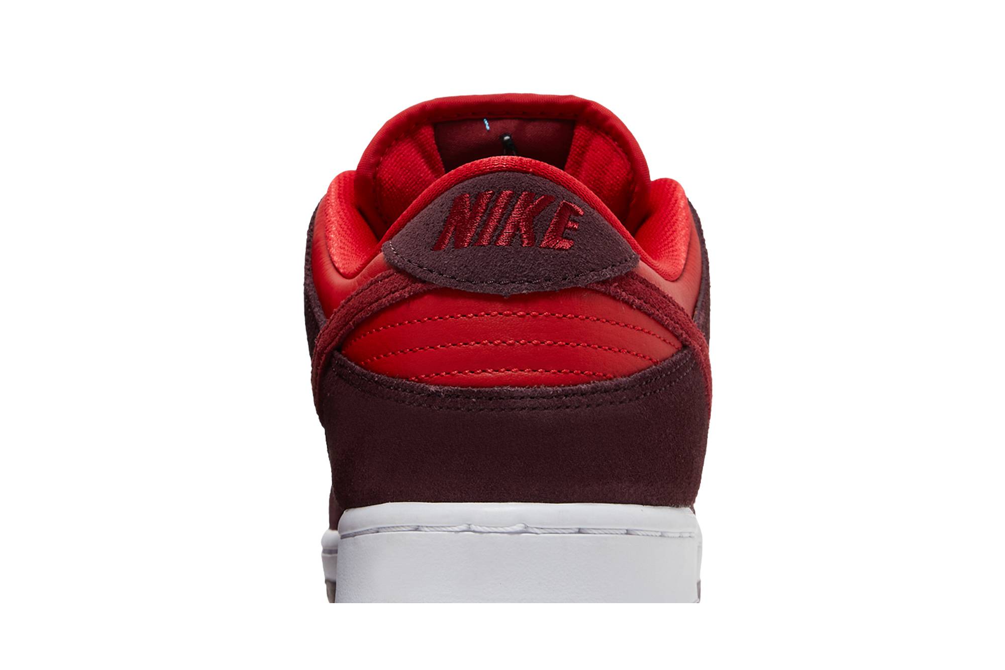 Nike SB Dunk Low ‚Cherry‘