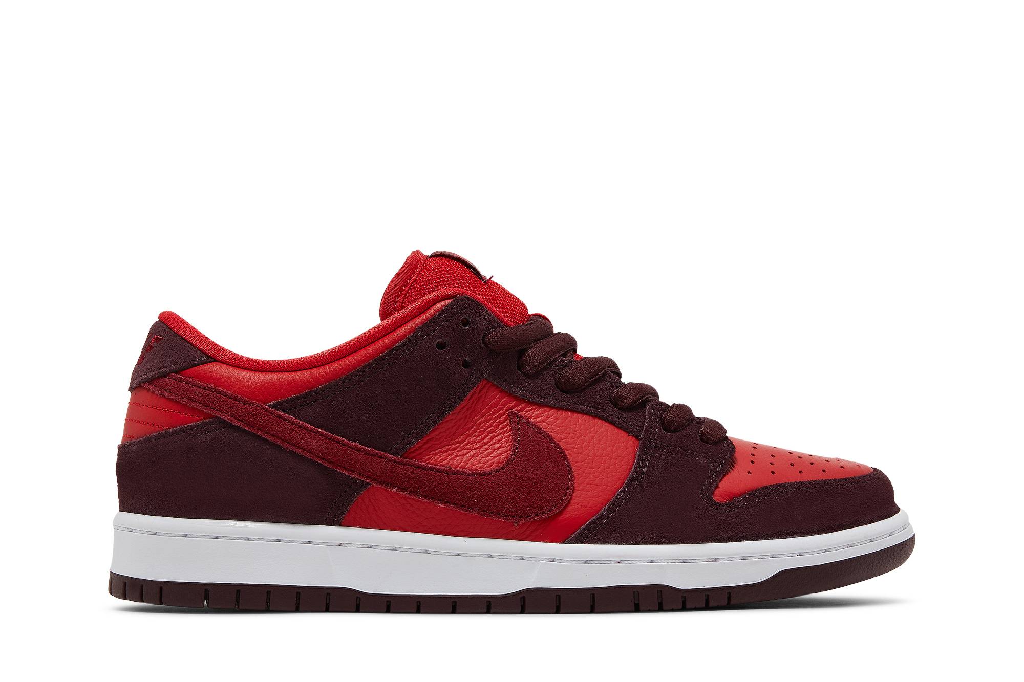 Nike SB Dunk Low ‚Cherry‘