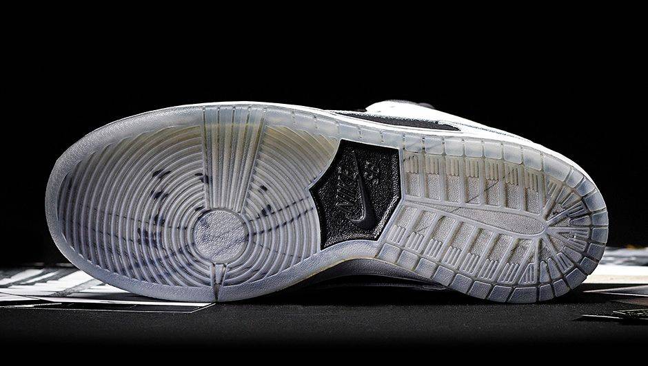 Nike SB Dunk Low Pro ’35mm Camera Starp‘