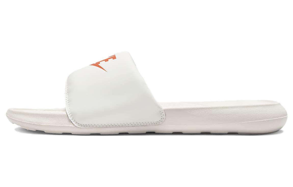 Nike Victori One Slide ‚Sail Safety Orange‘