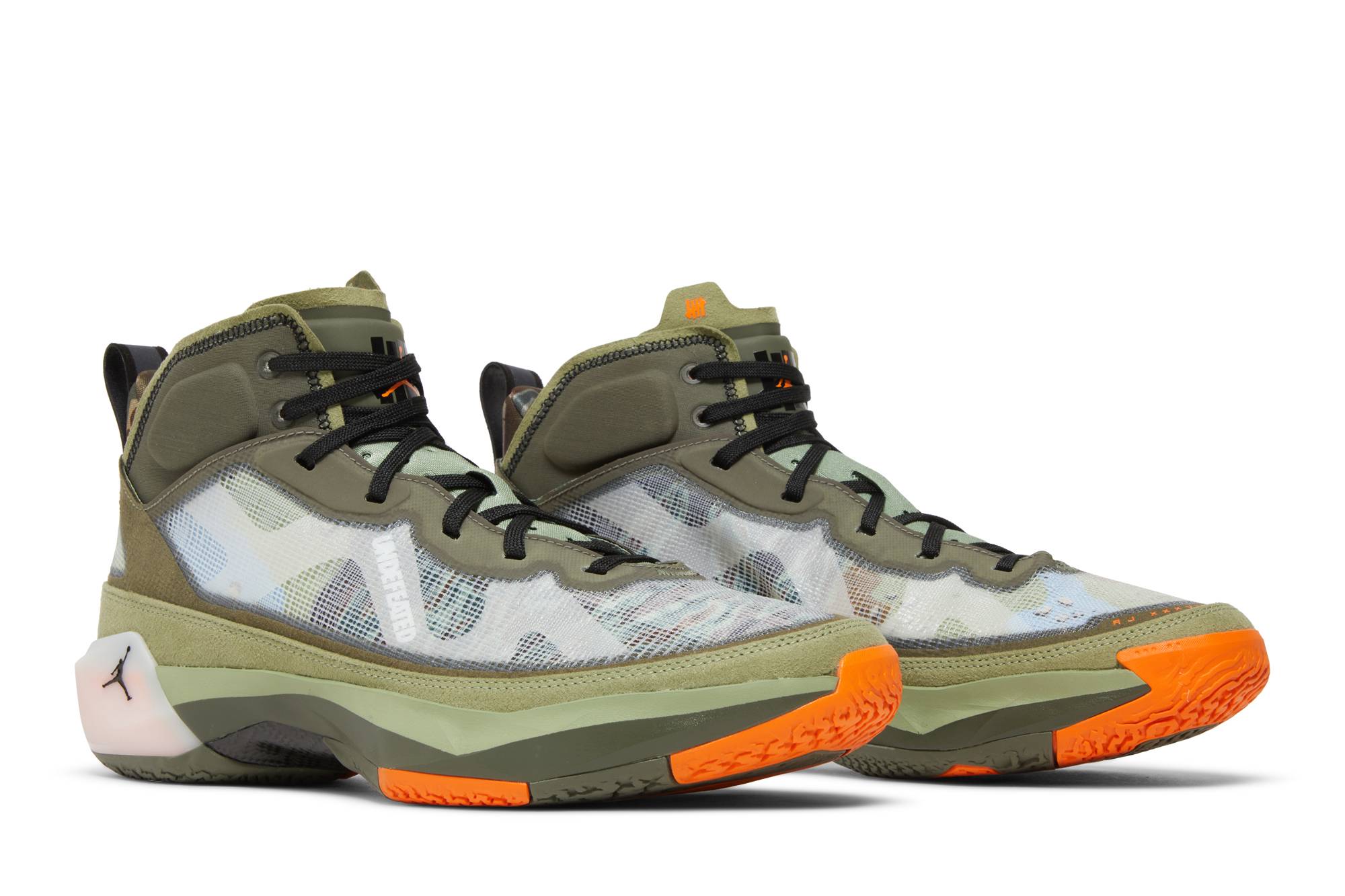 Undefeated x Jordan 37 SP ‚Flight Jacket‘